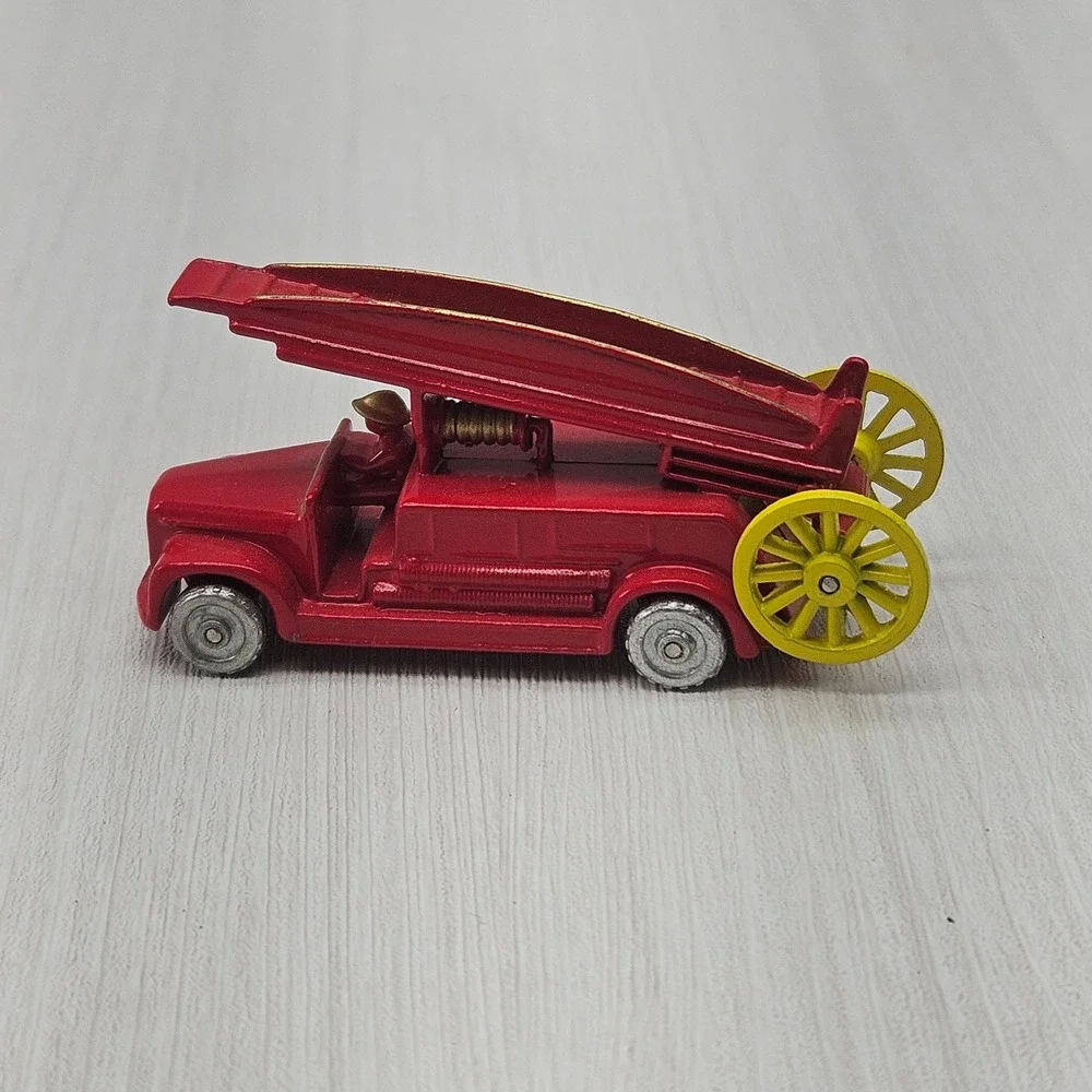 Matchbox Series No 9 Fire Escape Truck Red Diecast Vehicle with Moko Lesney Box